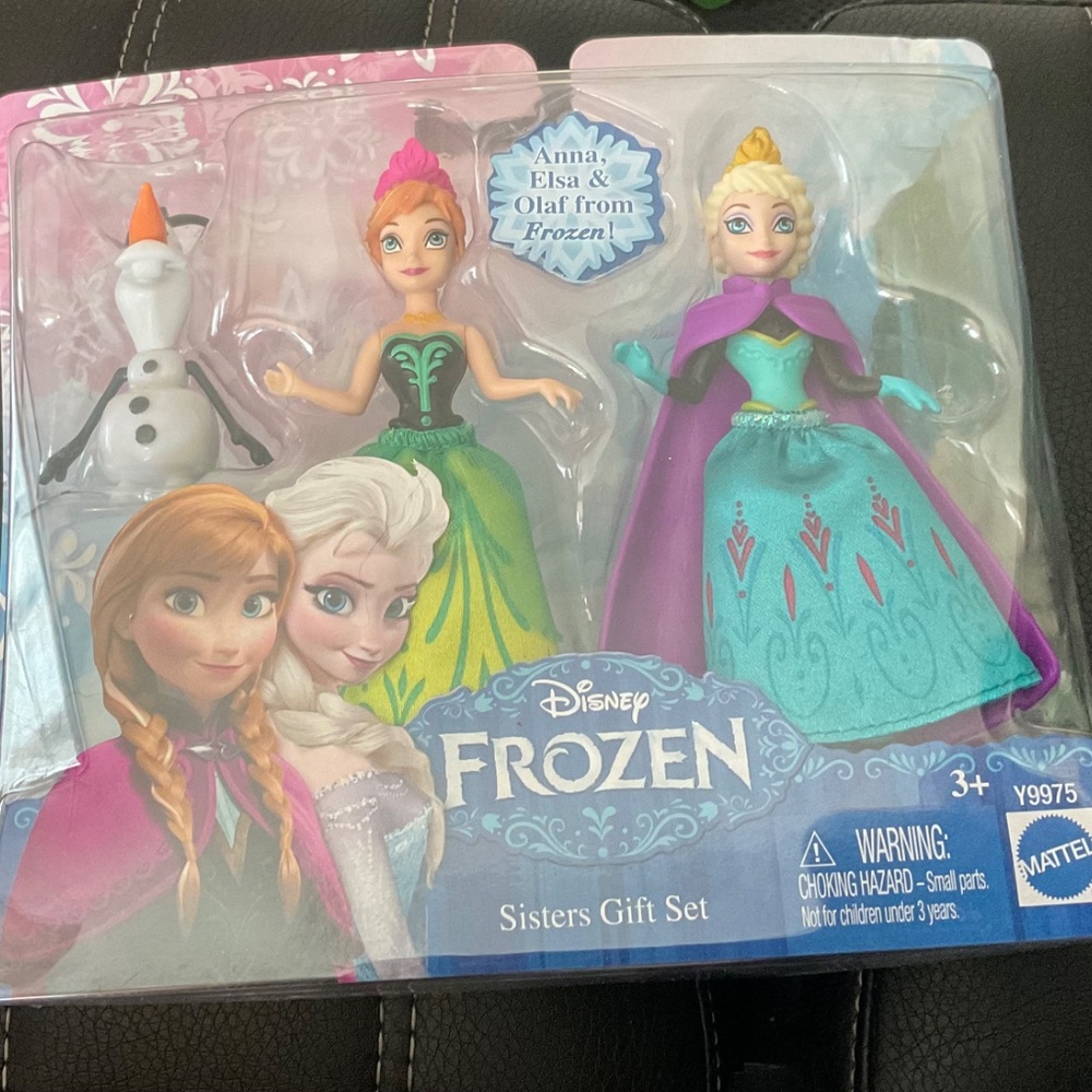 FROZEN SISTERS GIFT SET with OLAF BRAND NEW RETIRED - Picture 3 of 9